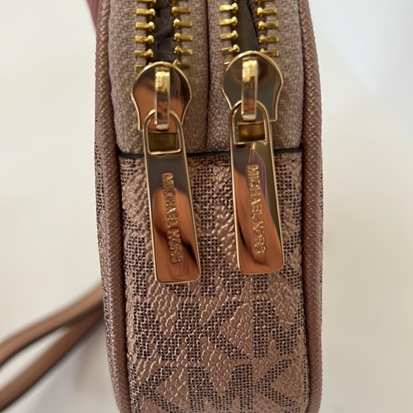 NWOT Michael Kors, double zip wristlet - Picture 8 of 9